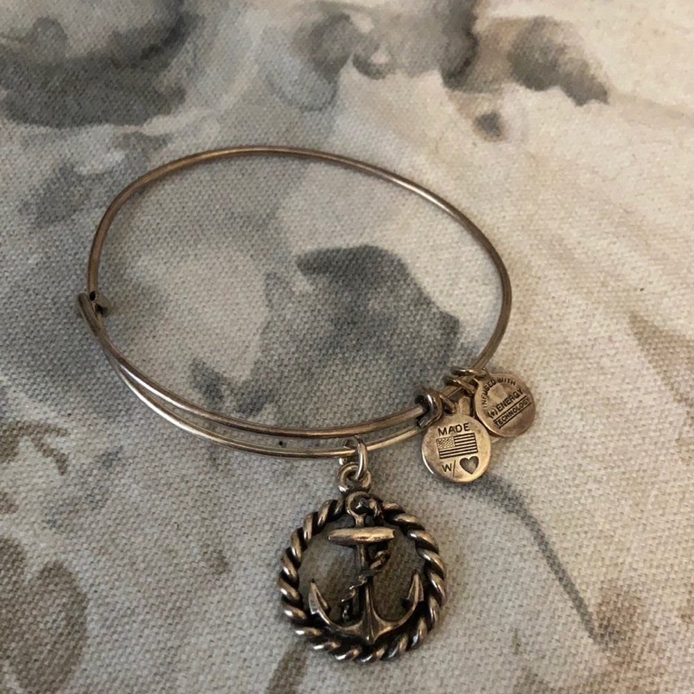Anchor bracelet